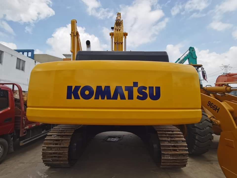 2022 Komatsu 400-8R crawler excavator rear view