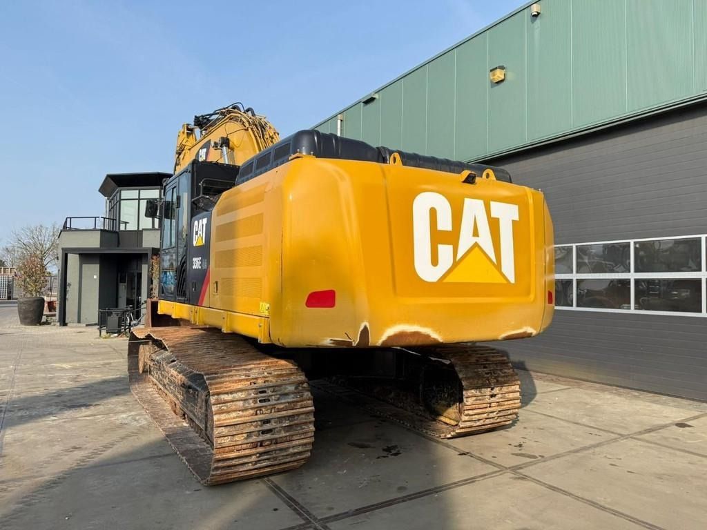 2015 Caterpillar 336EL crawler excavator rear view 2015 Caterpillar 336EL crawler excavator rear view