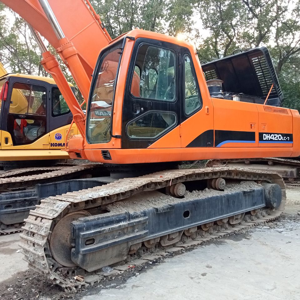 2018 Doosan DH420LC-7 excavator side view 2018 Doosan DH420LC-7 excavator side view