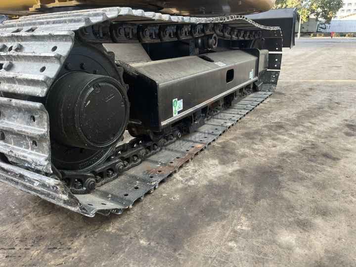 2018 Caterpillar 305.5E mini excavator track assembly view 2018 Caterpillar 305.5E mini excavator track assembly view