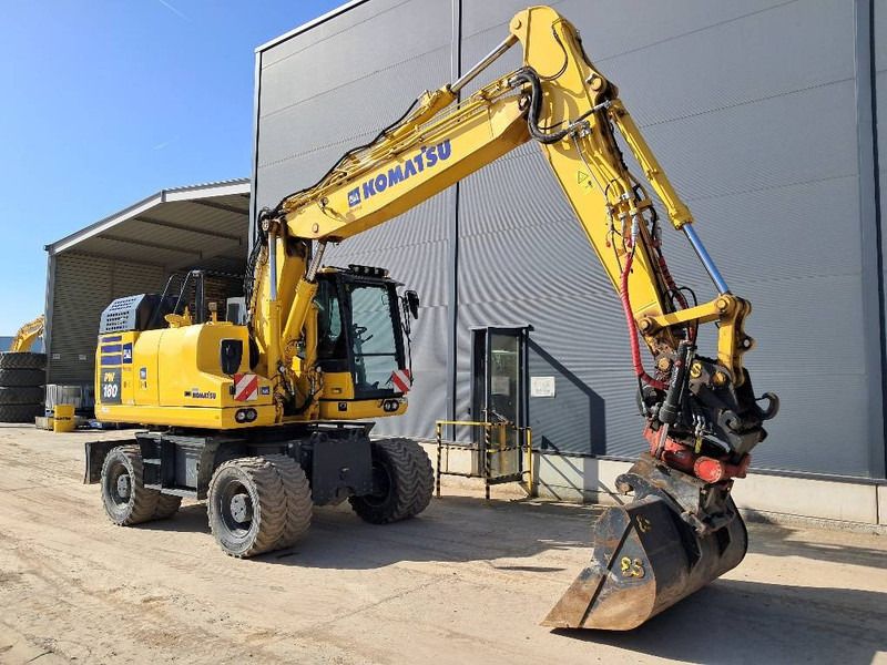2023 Komatsu PW180-11E0 wheel excavator, side view 2023 Komatsu PW180-11E0 wheel excavator, side view