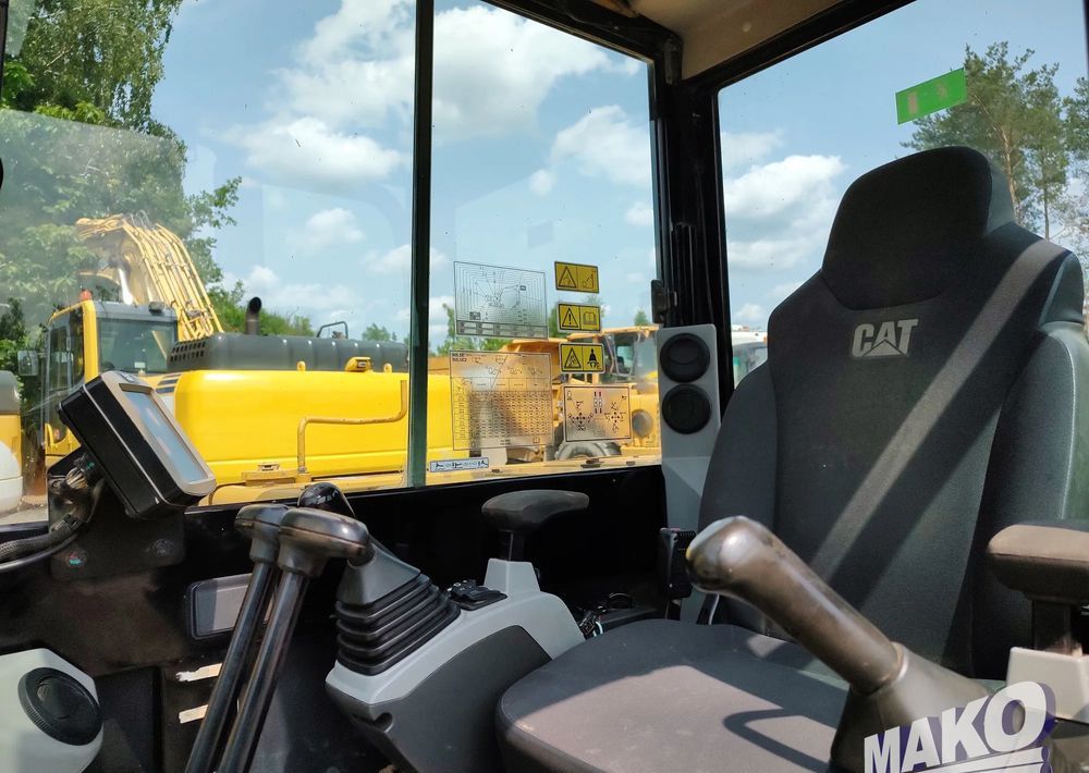 2018 Caterpillar 305.5E2 crawler excavator interior view