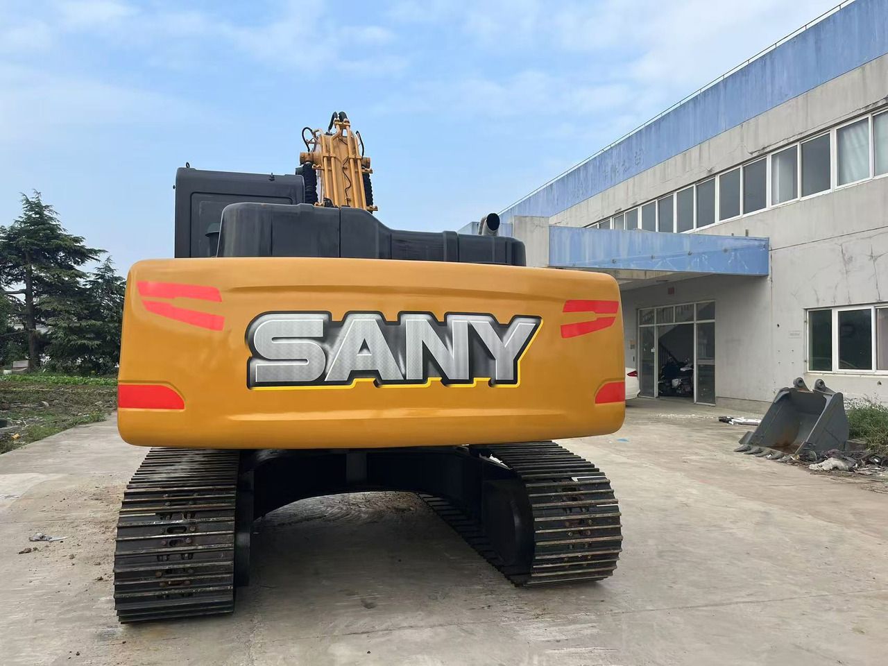 2024 Sany SY215C crawler excavator rear view 2024 Sany SY215C crawler excavator rear view