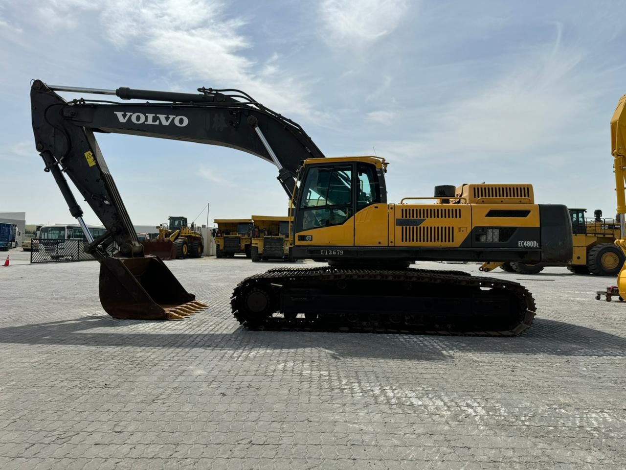 2018 Volvo EC480DL crawler excavator, side profile view
