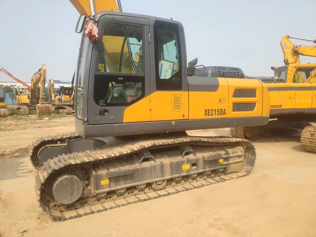 2021 XCMG XE215DA crawler excavator side view 2021 XCMG XE215DA crawler excavator side view