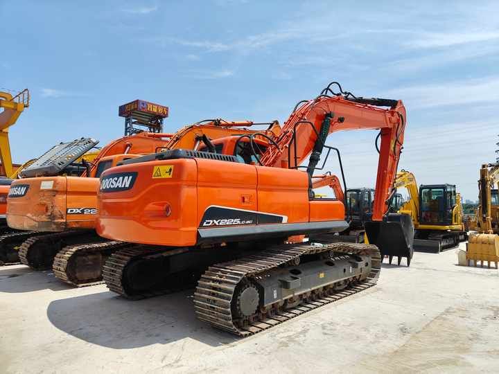 Escavatore cingolato Doosan DX225LC del 2020