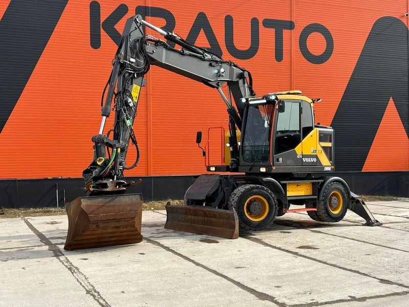 2019 Volvo EWR150E wheel excavator side view 2019 Volvo EWR150E wheel excavator side view