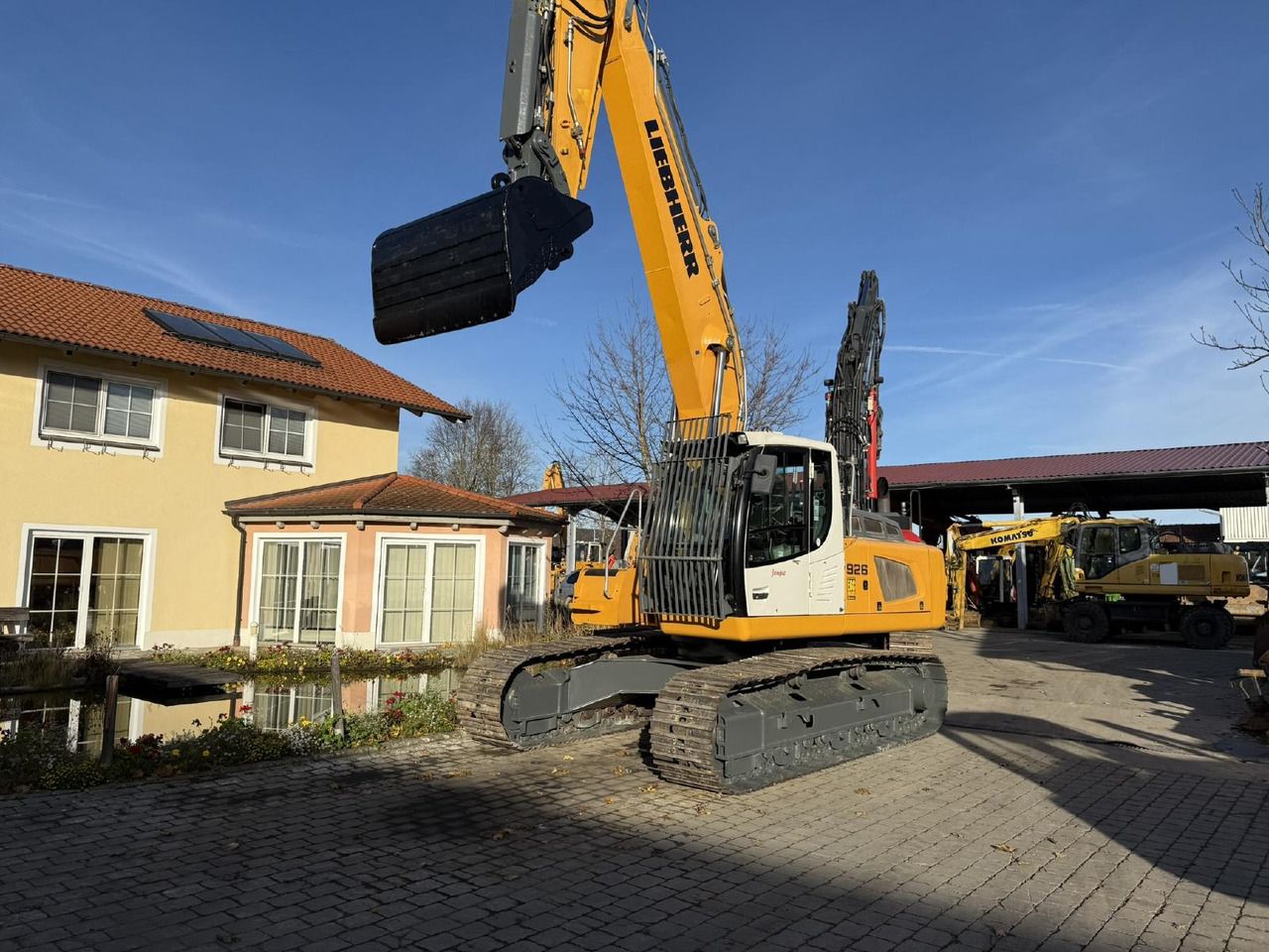 2017 Liebherr R926 LC crawler excavator, front three-quarter view