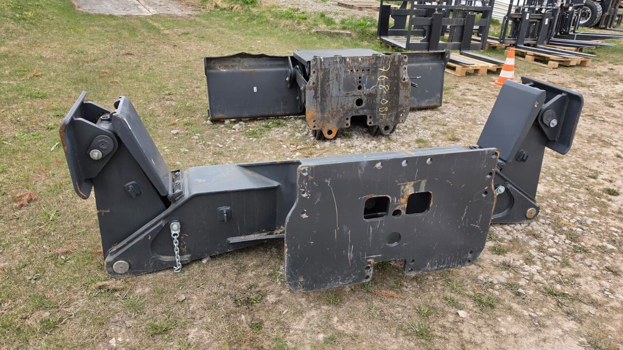 2024 Doosan wheel excavator blade and outrigger components 2024 Doosan wheel excavator blade and outrigger components