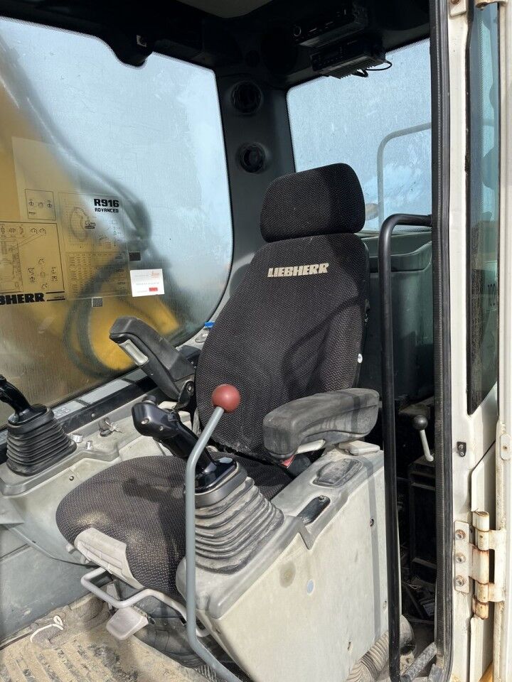 2012 Liebherr 916 crawler excavator interior view