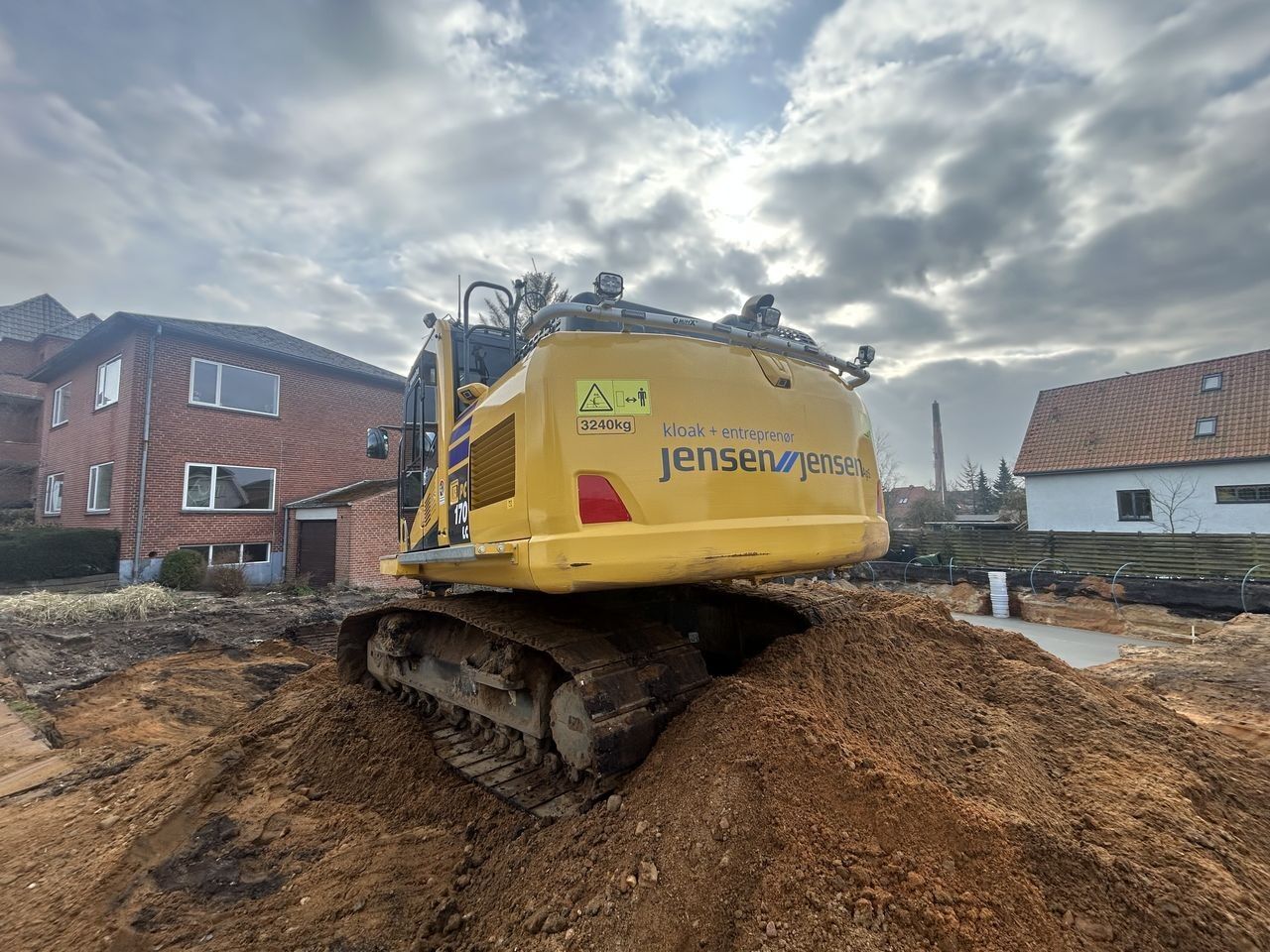 2023 Komatsu PC170LC-11EO crawler excavator, rear view 2023 Komatsu PC170LC-11EO crawler excavator, rear view