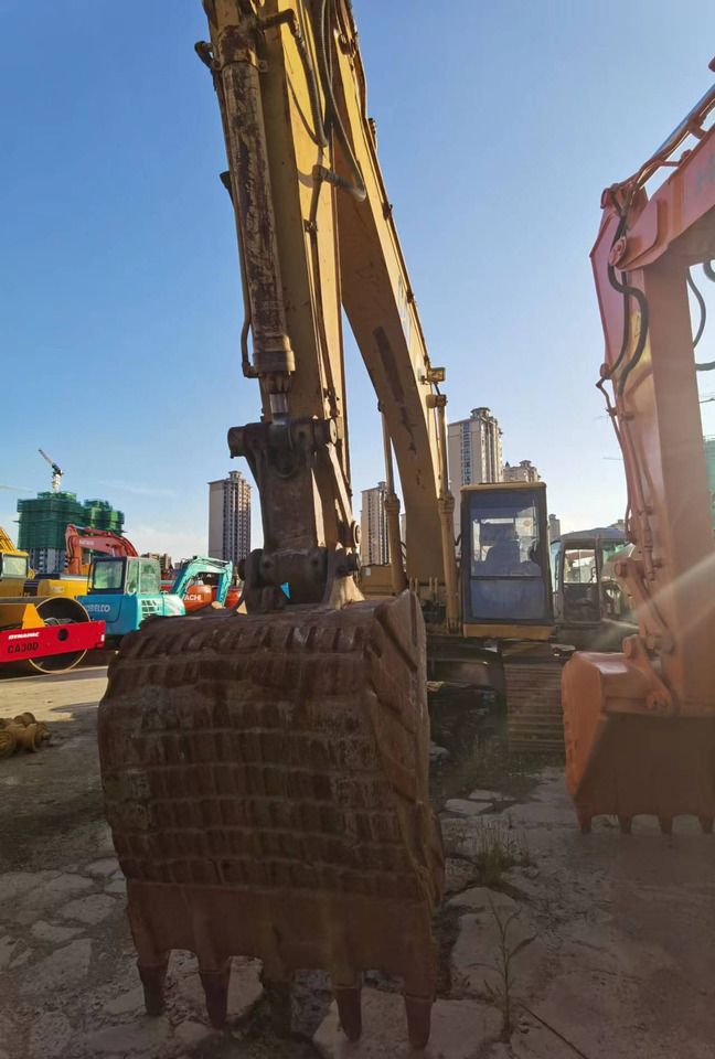 2014 Caterpillar E200B crawler excavator, front view of bucket and boom
