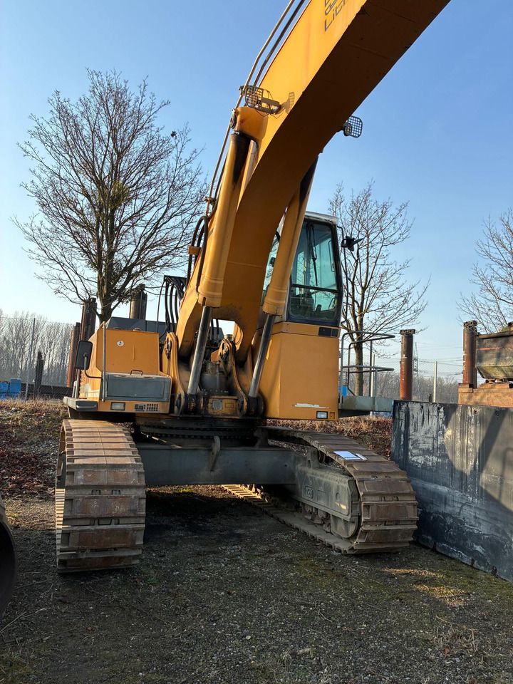 2004 Liebherr R964B crawler excavator, front view 2004 Liebherr R964B crawler excavator, front view