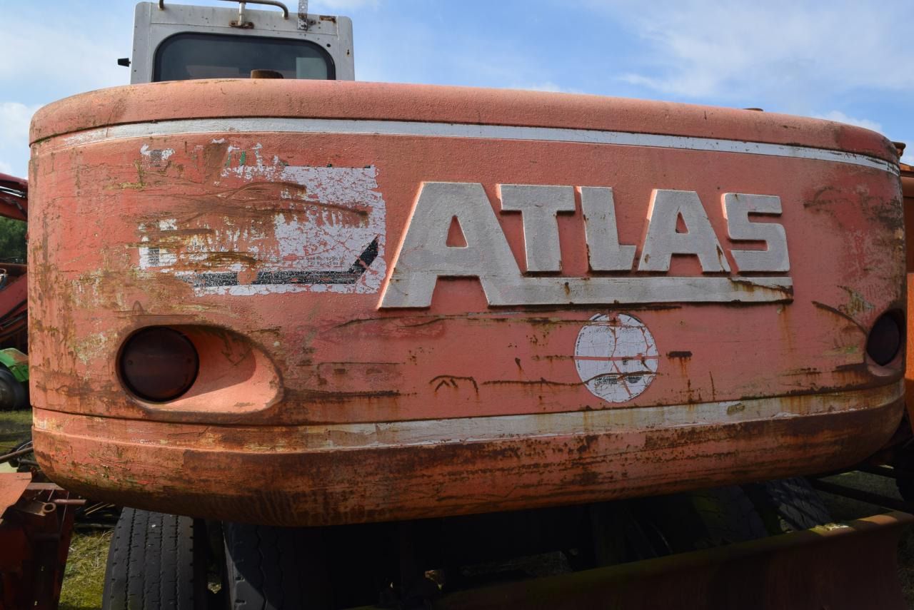 1996 Atlas 1404 M wheel excavator rear counterweight view