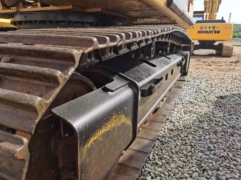 2023 Caterpillar 336D crawler excavator track assembly view 2023 Caterpillar 336D crawler excavator track assembly view