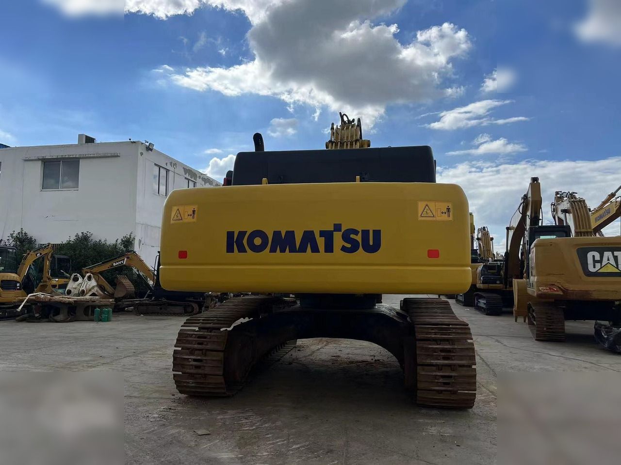 2018 Komatsu PC400-8 crawler excavator rear view