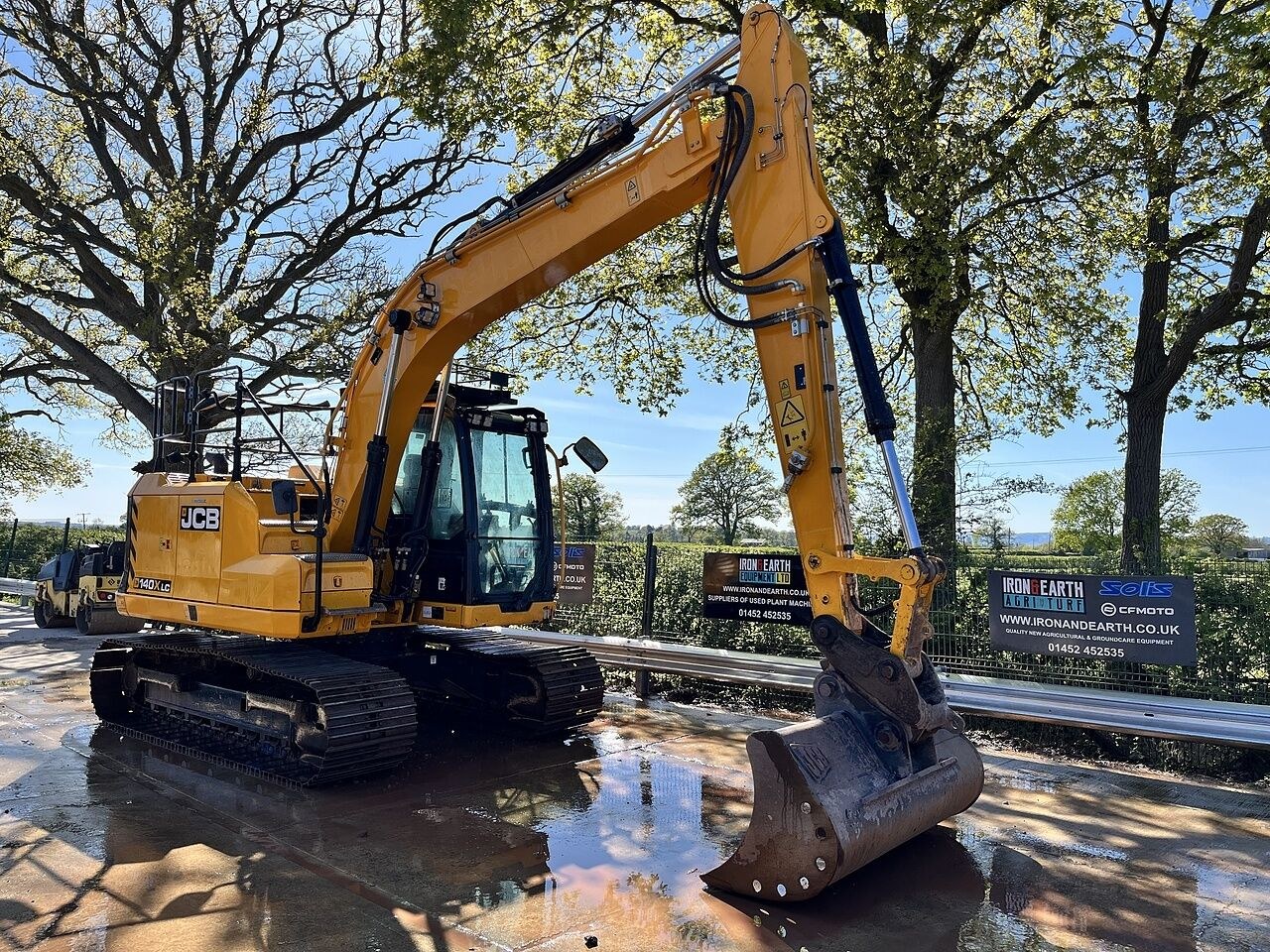 2023 JCB 140X LC crawler excavator, side view