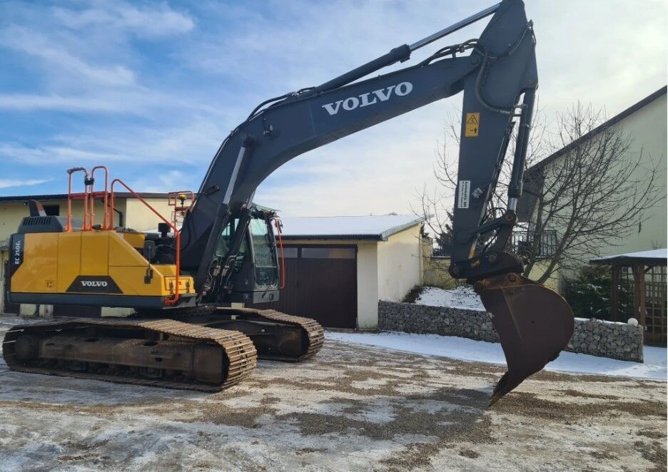 2020 Volvo EC250EL crawler excavator, side profile view 2020 Volvo EC250EL crawler excavator, side profile view