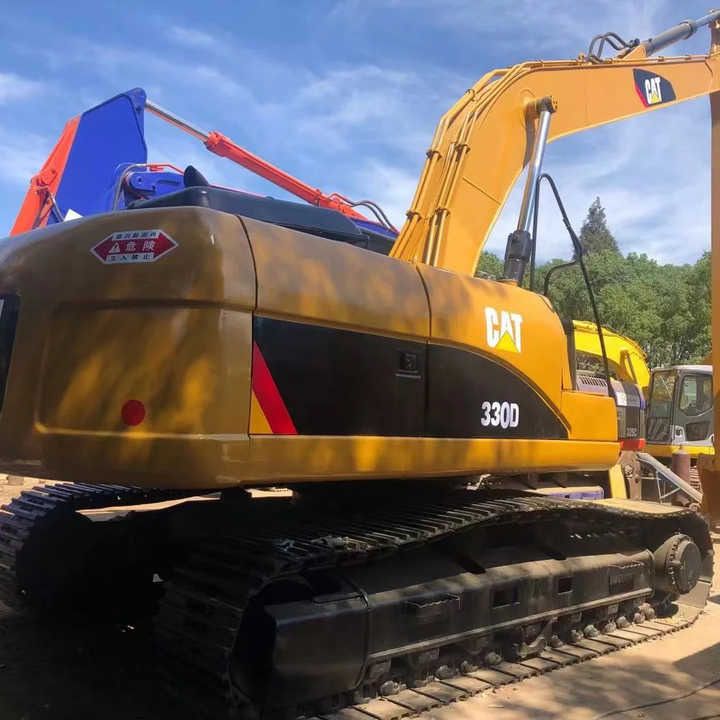 2000 Caterpillar 330D crawler excavator rear three-quarter view 2000 Caterpillar 330D crawler excavator rear three-quarter view