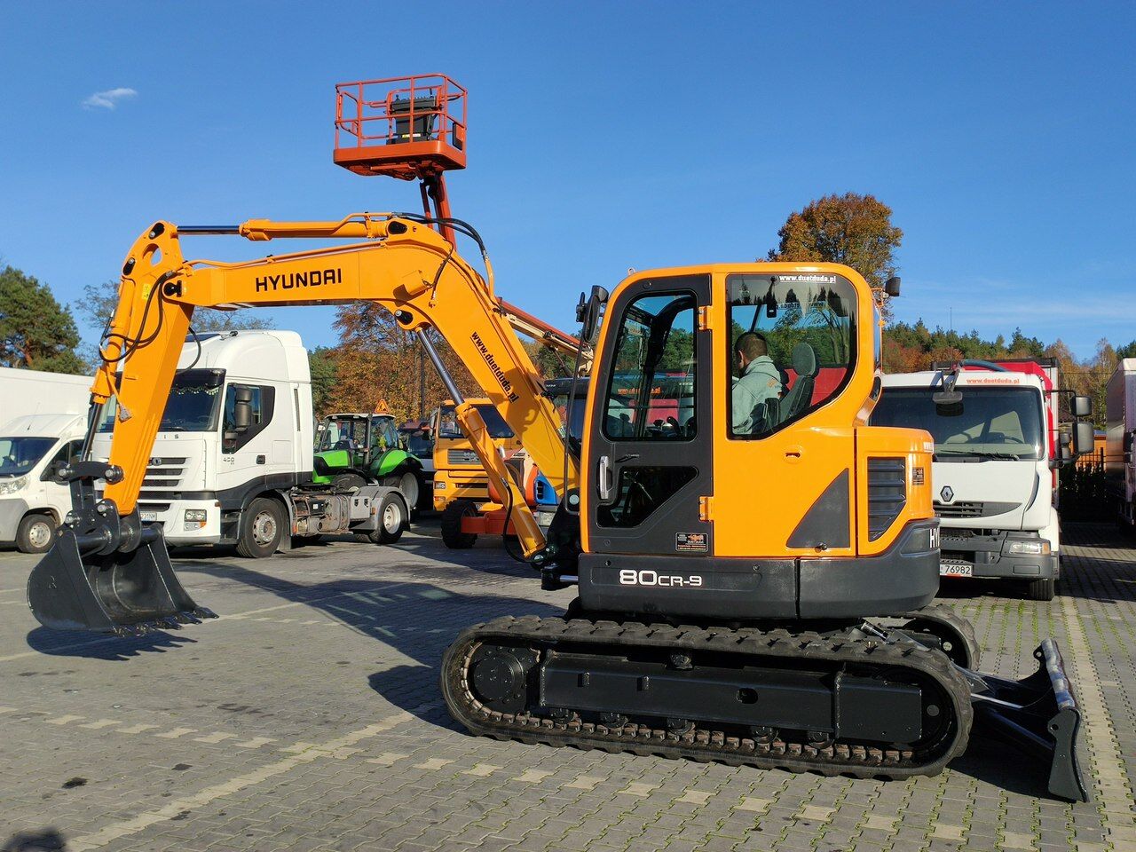 2013 Hyundai R80CR-9 crawler excavator side view 2013 Hyundai R80CR-9 crawler excavator side view