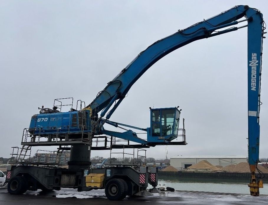 2005 Sennebogen 870M C material handler, side profile view 2005 Sennebogen 870M C material handler, side profile view