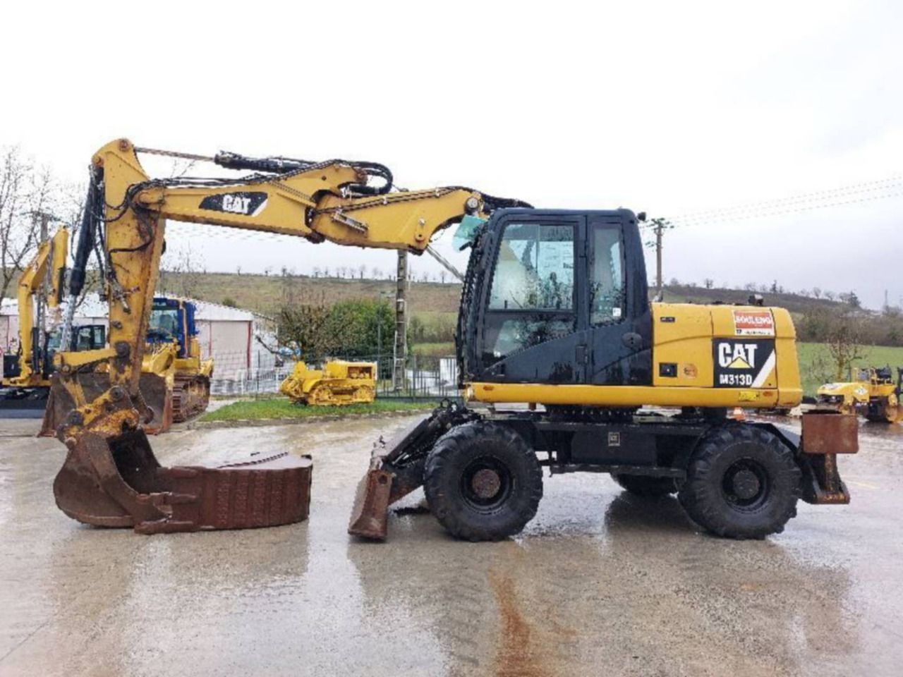 2012 Caterpillar M313D wheel excavator side view