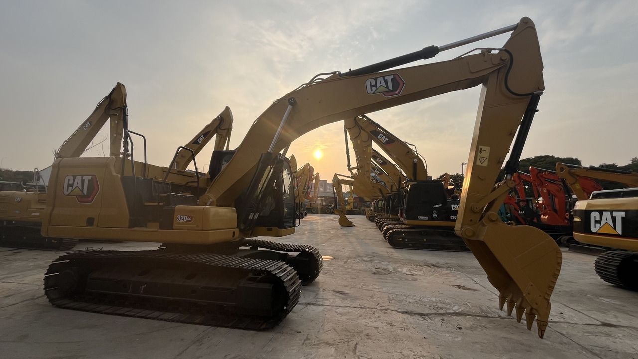 2024 Caterpillar 320GC crawler excavator, side view 2024 Caterpillar 320GC crawler excavator, side view