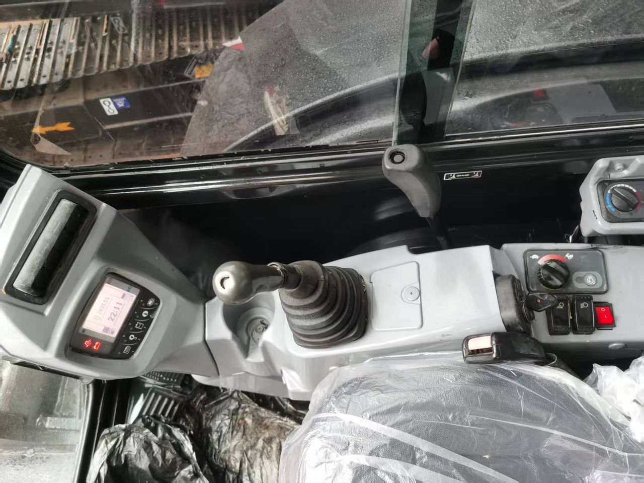 2021 Kubota KX165 mini excavator interior view 2021 Kubota KX165 mini excavator interior view