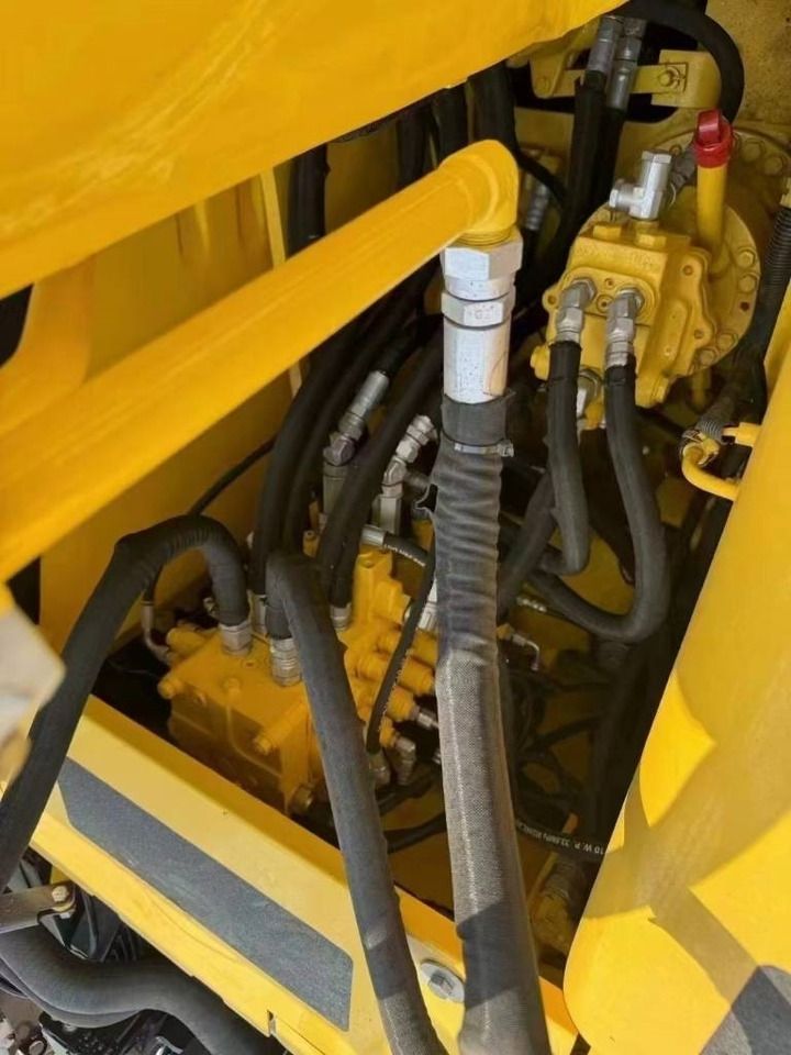 2025 Komatsu PC130 crawler excavator hydraulic system detail