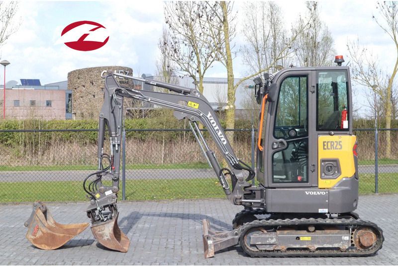 Volvo ECR25 Elettrico | JECR25D | Tiltbucket | Benna (2021)