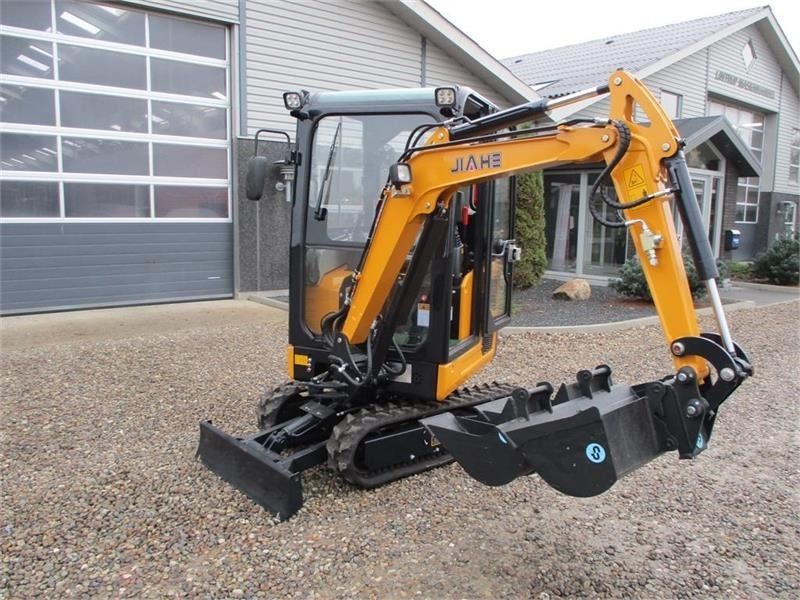 2025 Jiahe JH18 MKII mini excavator, front three-quarter view