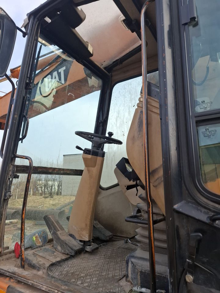 2001 Caterpillar M318 wheel excavator cab interior view 2001 Caterpillar M318 wheel excavator cab interior view