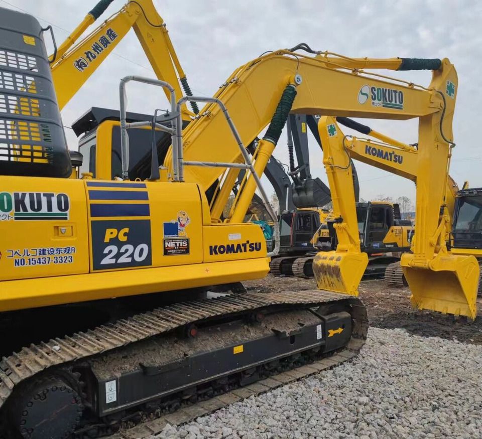 Komatsu PC220-8 escavatore cingolato, vista laterale Komatsu PC220-8 escavatore cingolato, vista laterale