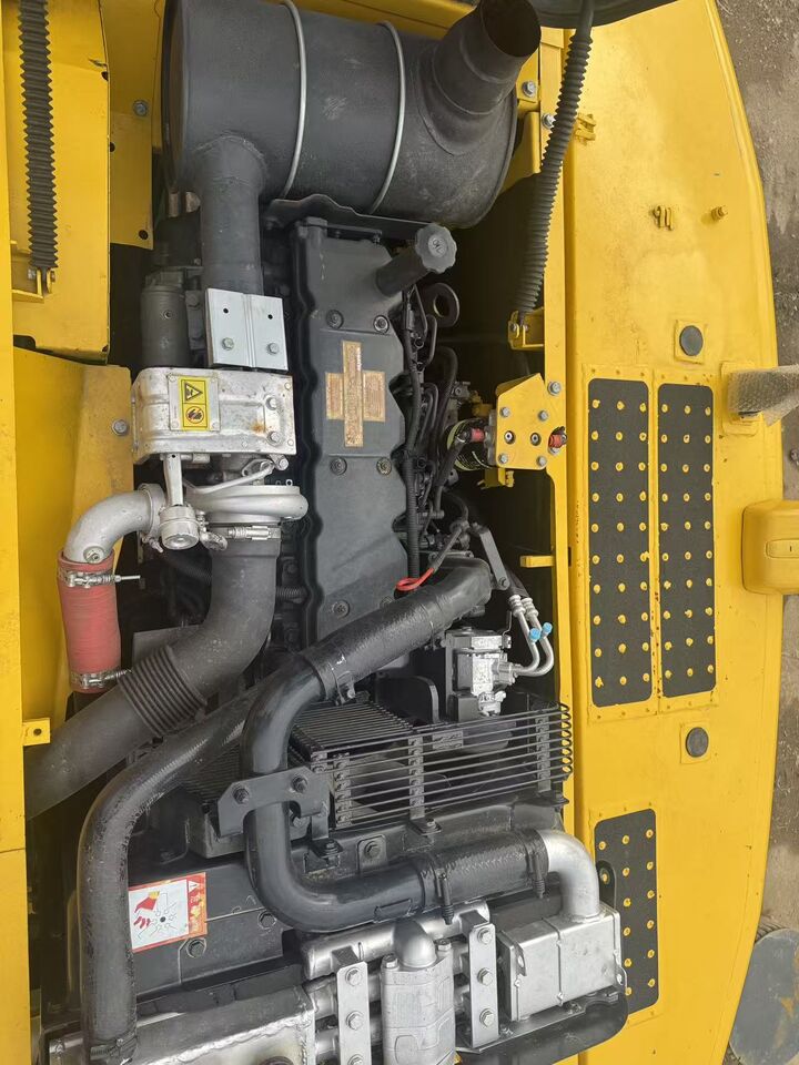 2024 Komatsu PC220-8 Raupenbagger Motorraum Ansicht 2024 Komatsu PC220-8 Raupenbagger Motorraum Ansicht