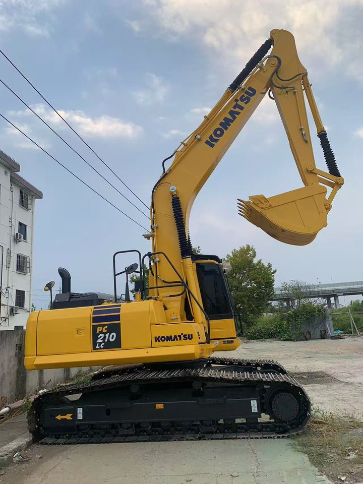 2021 Komatsu PC210 LC crawler excavator, side profile view 2021 Komatsu PC210 LC crawler excavator, side profile view