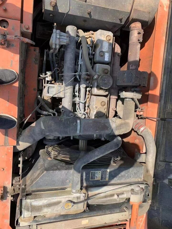 2022 Doosan DX260LC-9C engine compartment view 2022 Doosan DX260LC-9C engine compartment view