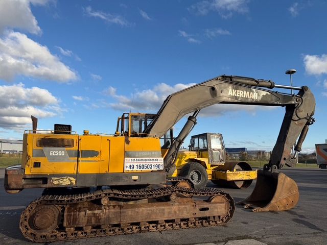 Åkerman EC300 crawler excavator, side view Åkerman EC300 crawler excavator, side view