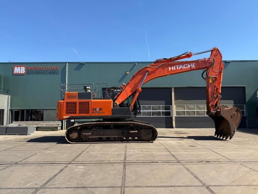 2014 Hitachi Zaxis 470LCH crawler excavator, side view