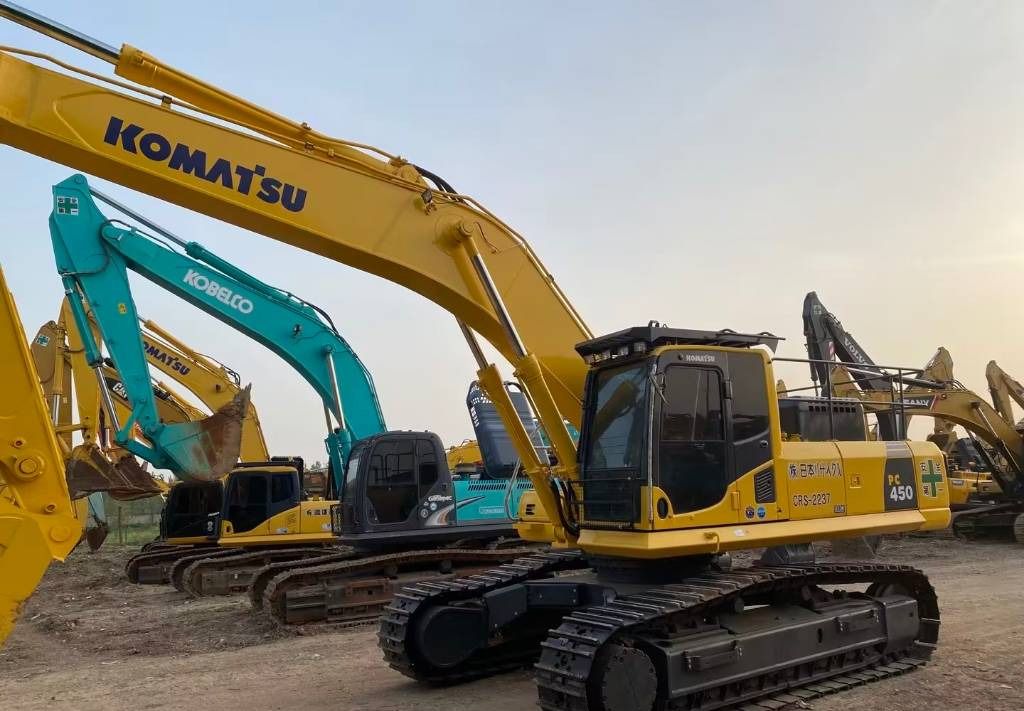 2020 Komatsu PC450-8 crawler excavator, side view