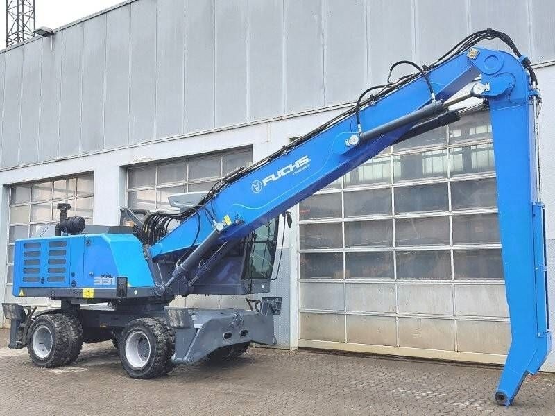 2022 Fuchs MHL331F material handler, side profile view 2022 Fuchs MHL331F material handler, side profile view