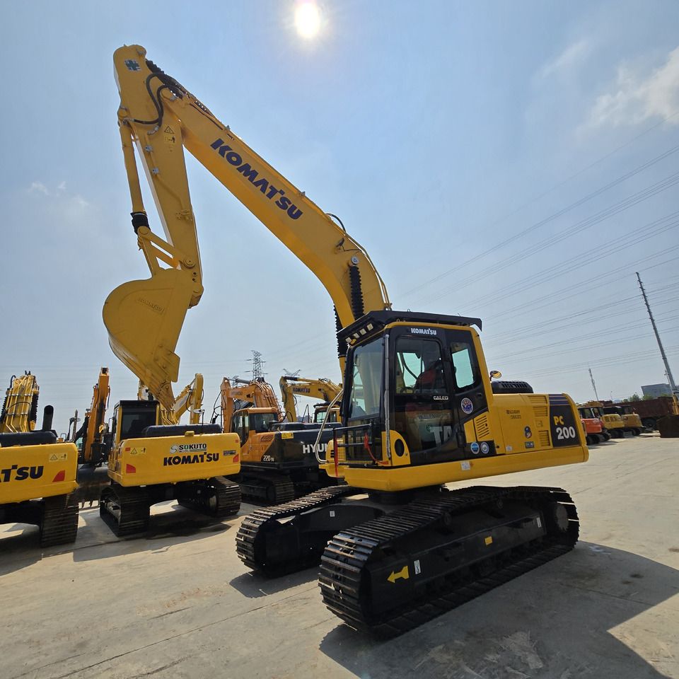 2024 Komatsu PC200-8 Kettenbagger, Front-Dreiviertelansicht 2024 Komatsu PC200-8 Kettenbagger, Front-Dreiviertelansicht