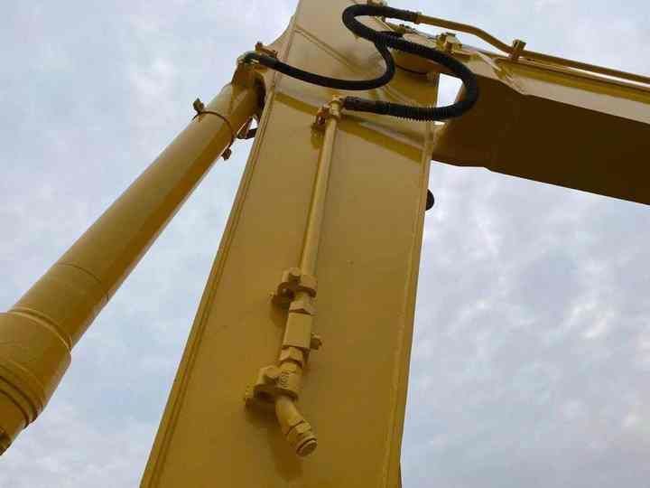 2007 Komatsu PC200-7 crawler excavator boom detail