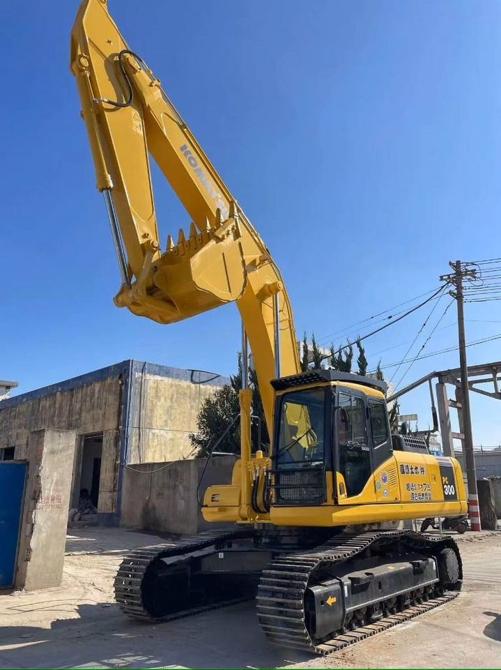 2023 Komatsu PC300-7 crawler excavator, side view 2023 Komatsu PC300-7 crawler excavator, side view