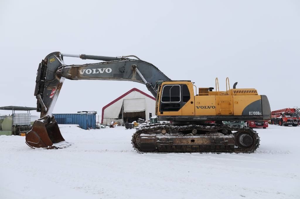 2007 Volvo EC700BLC crawler excavator side view 2007 Volvo EC700BLC crawler excavator side view