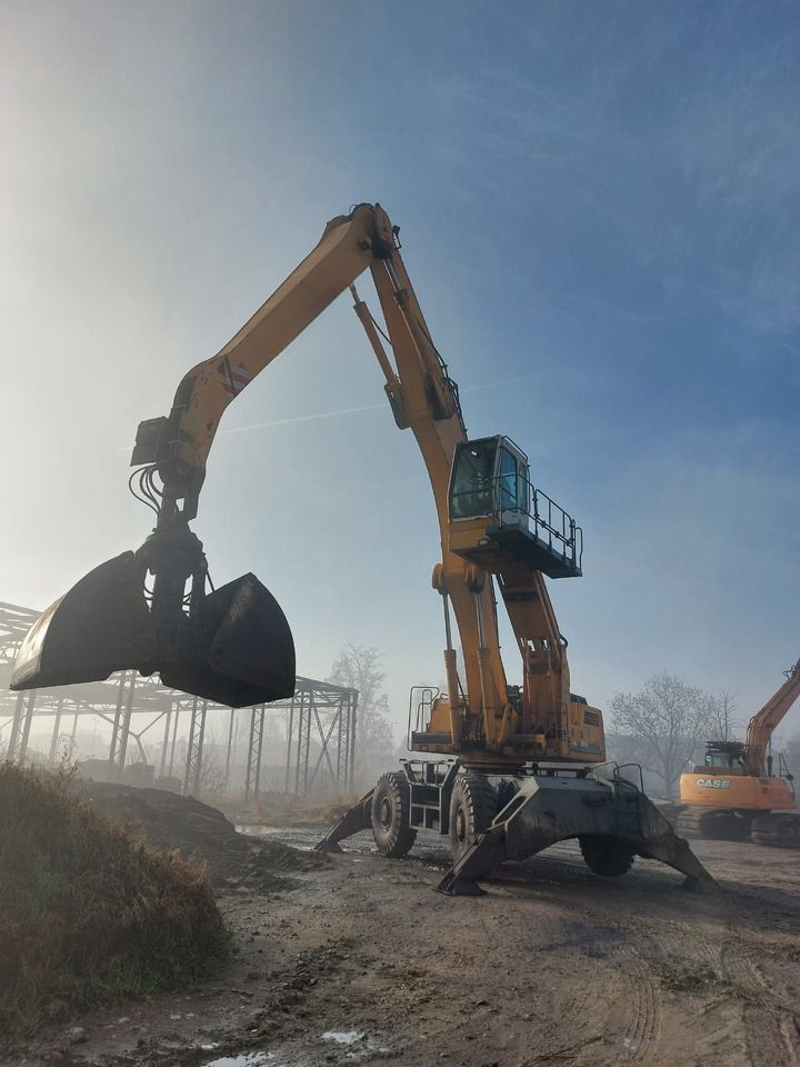 2005 Liebherr A944BHD material handler, side view 2005 Liebherr A944BHD material handler, side view