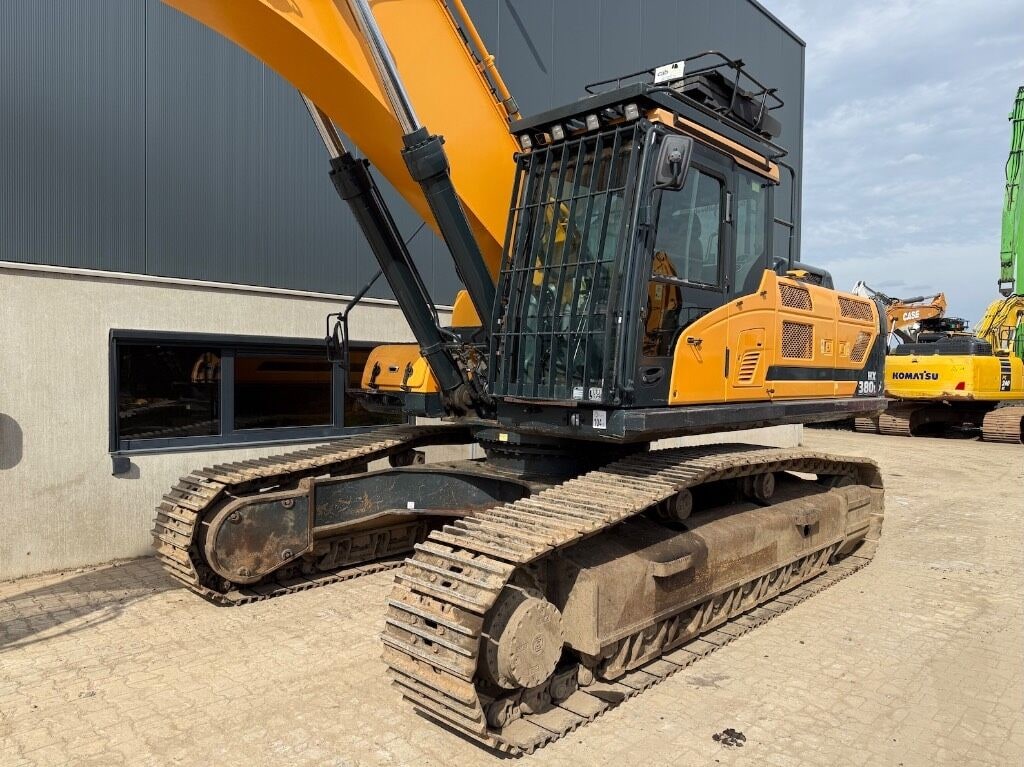 2017 Hyundai HX380L crawler excavator, side view 2017 Hyundai HX380L crawler excavator, side view