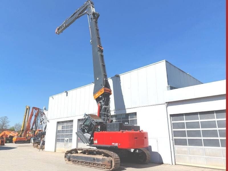 2019 Hitachi KMC600P-6 demolition excavator, rear three-quarter view 2019 Hitachi KMC600P-6 demolition excavator, rear three-quarter view