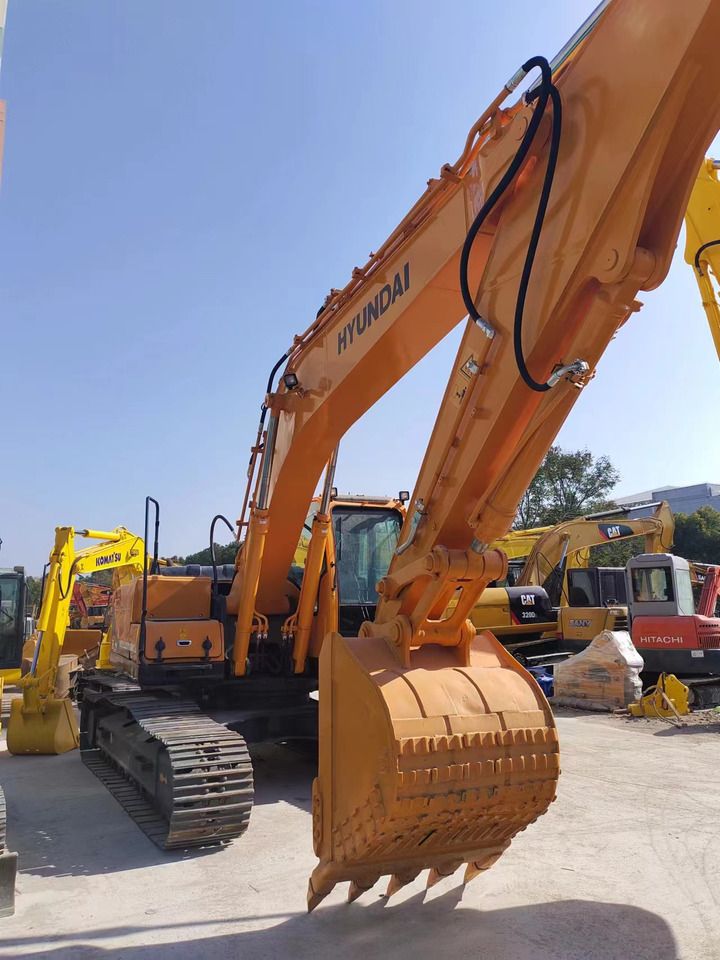2020 Hyundai R220LC-9S crawler excavator, front three-quarter view