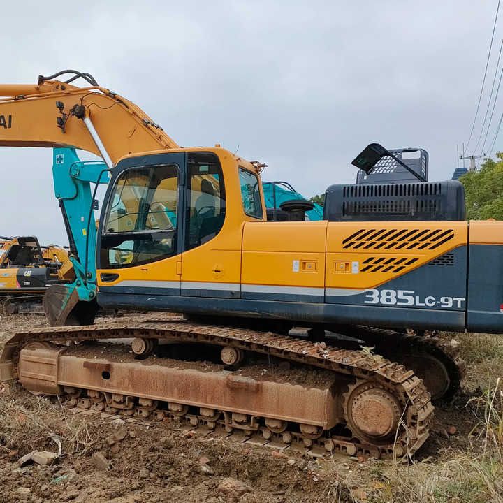 2018 Hyundai R385LC-9T crawler excavator side view 2018 Hyundai R385LC-9T crawler excavator side view