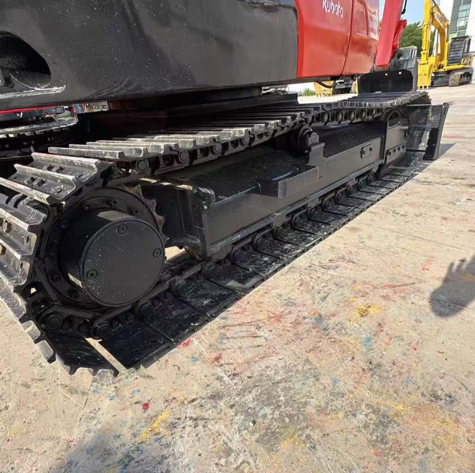 2022 Kubota KX080-4 crawler excavator undercarriage view 2022 Kubota KX080-4 crawler excavator undercarriage view